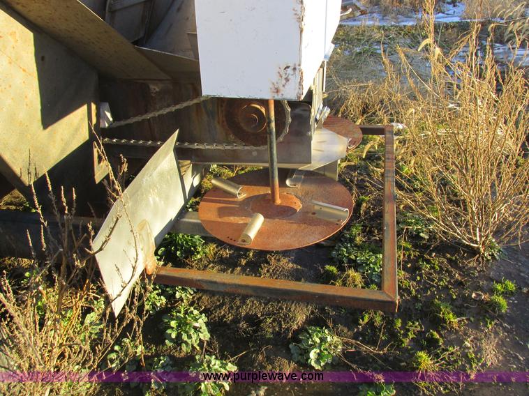 image for item L7016 Fertilizer spreader cart