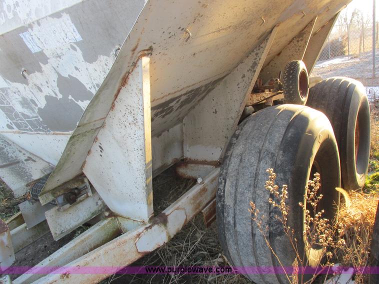 image for item L7017 Fertilizer spreader cart