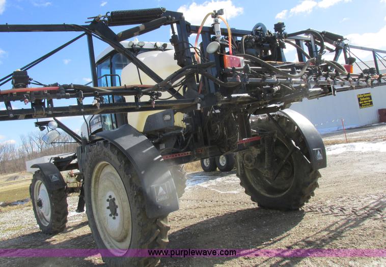 image for item L7043 2005 SpraCoupe 7650 self-propelled sprayer