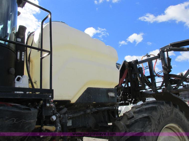 image for item L7043 2005 SpraCoupe 7650 self-propelled sprayer