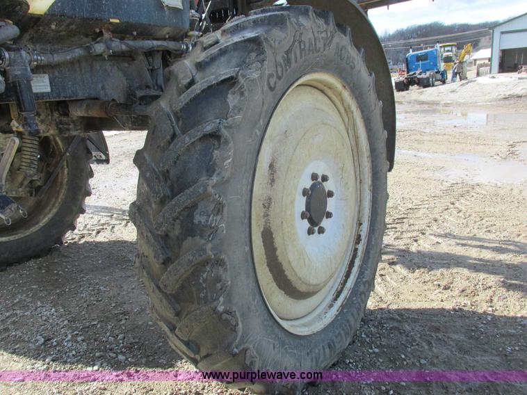 image for item L7043 2005 SpraCoupe 7650 self-propelled sprayer