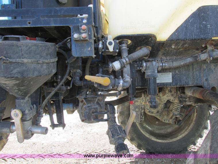 image for item L7043 2005 SpraCoupe 7650 self-propelled sprayer