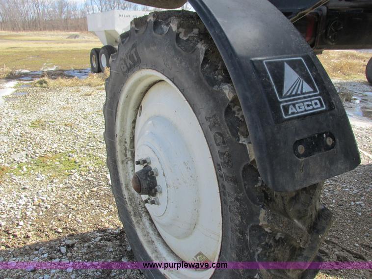 image for item L7043 2005 SpraCoupe 7650 self-propelled sprayer