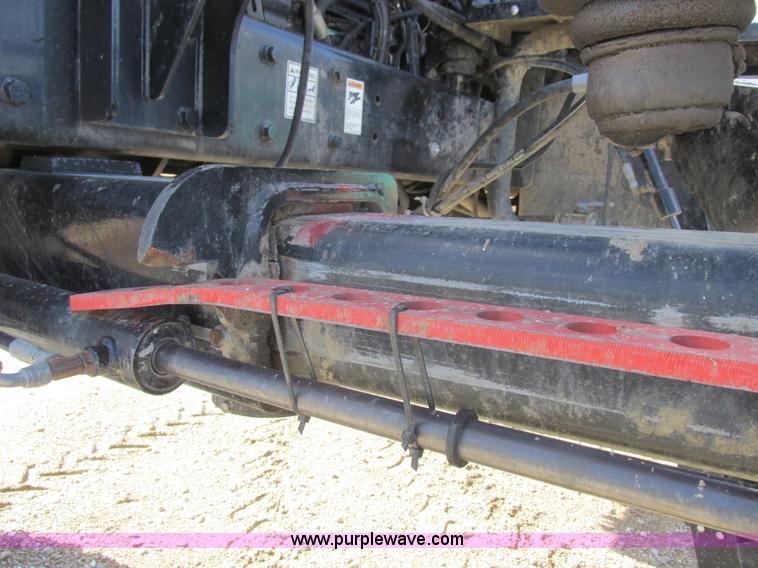 image for item L7043 2005 SpraCoupe 7650 self-propelled sprayer