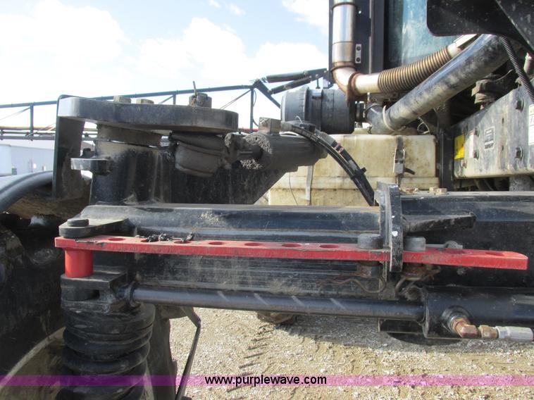 image for item L7043 2005 SpraCoupe 7650 self-propelled sprayer