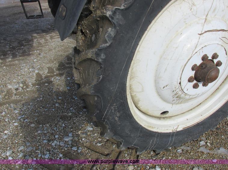 image for item L7043 2005 SpraCoupe 7650 self-propelled sprayer