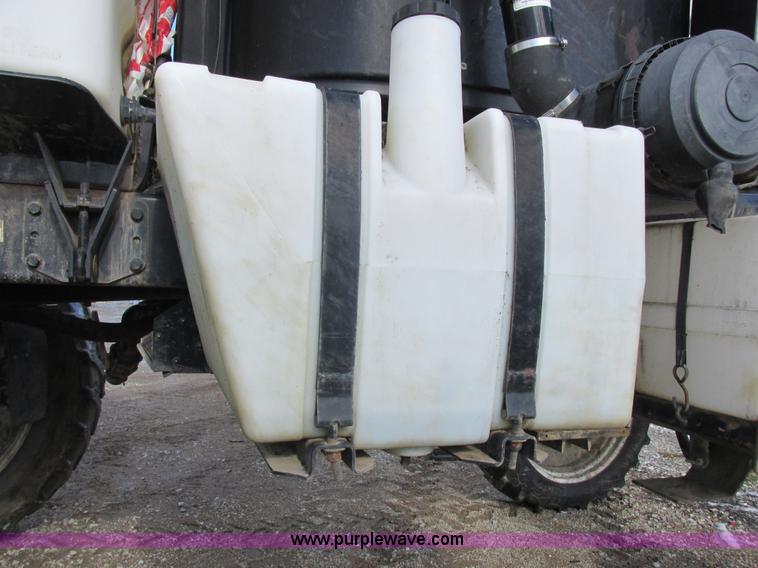 image for item L7043 2005 SpraCoupe 7650 self-propelled sprayer