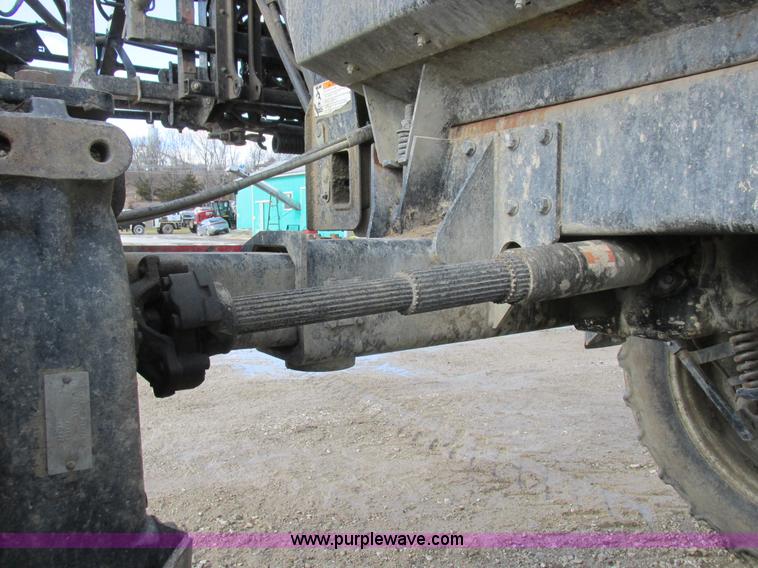 image for item L7043 2005 SpraCoupe 7650 self-propelled sprayer