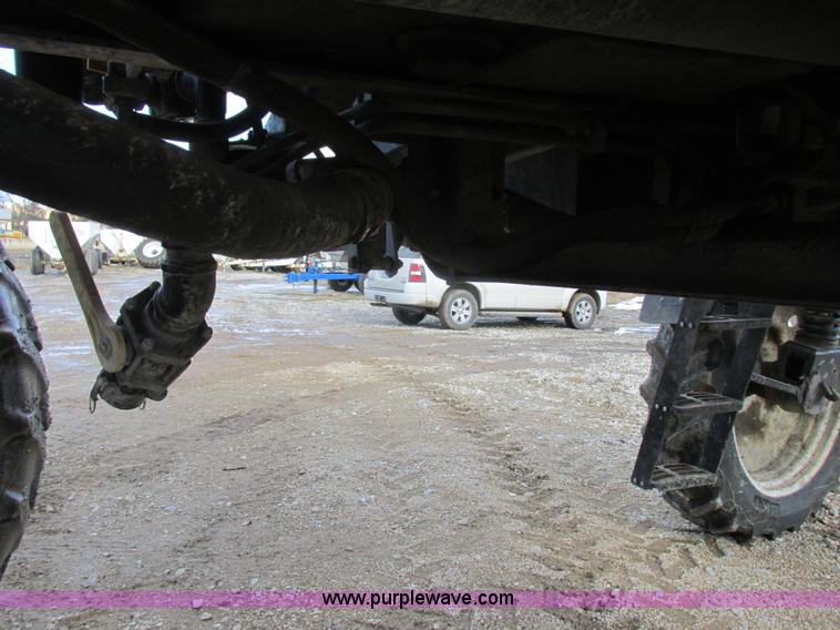 image for item L7043 2005 SpraCoupe 7650 self-propelled sprayer