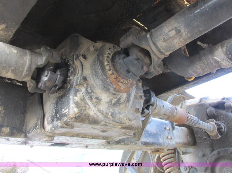 image for item L7043 2005 SpraCoupe 7650 self-propelled sprayer