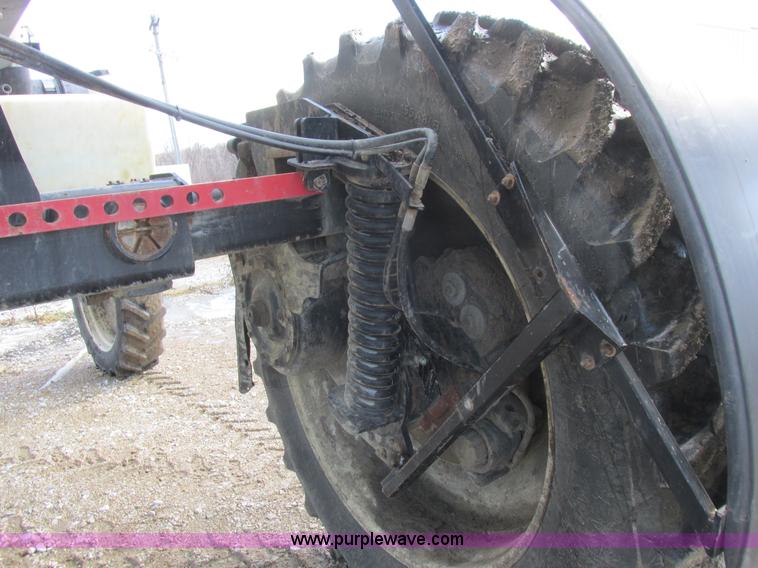 image for item L7043 2005 SpraCoupe 7650 self-propelled sprayer