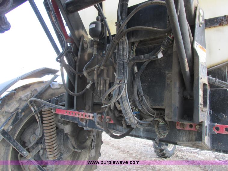 image for item L7043 2005 SpraCoupe 7650 self-propelled sprayer