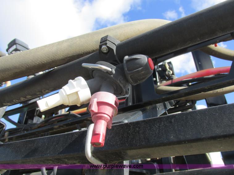 image for item L7043 2005 SpraCoupe 7650 self-propelled sprayer