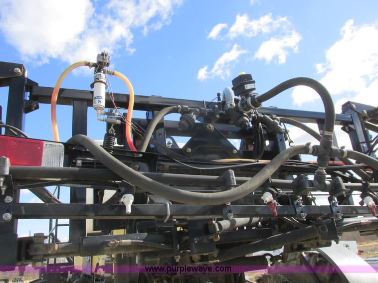 image for item L7043 2005 SpraCoupe 7650 self-propelled sprayer