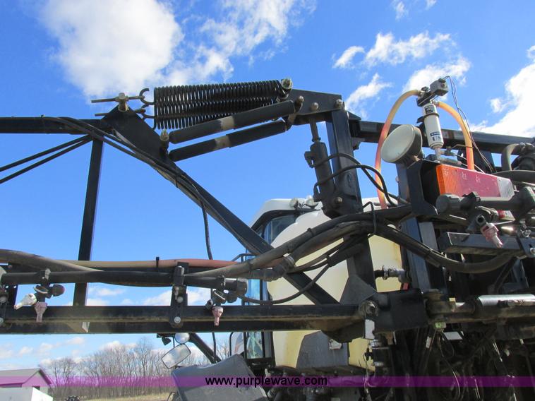 image for item L7043 2005 SpraCoupe 7650 self-propelled sprayer