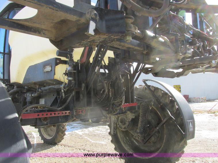 image for item L7043 2005 SpraCoupe 7650 self-propelled sprayer