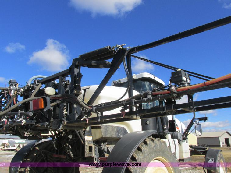 image for item L7043 2005 SpraCoupe 7650 self-propelled sprayer