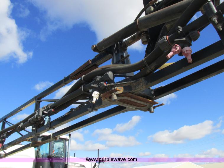 image for item L7043 2005 SpraCoupe 7650 self-propelled sprayer