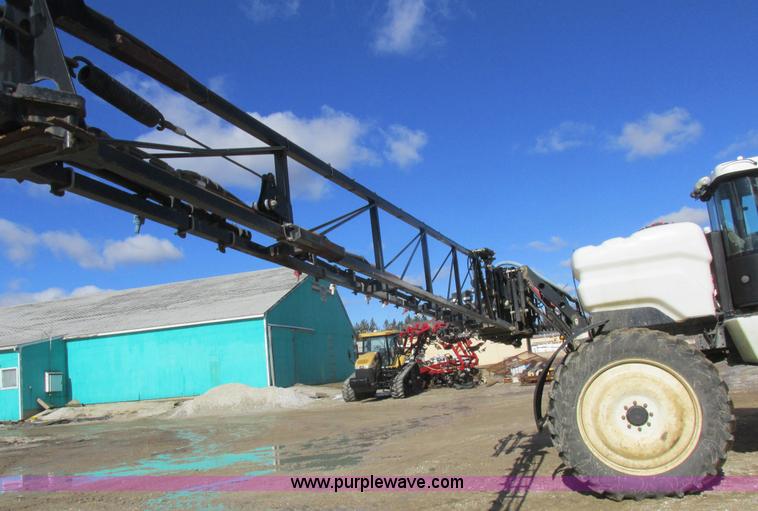 image for item L7043 2005 SpraCoupe 7650 self-propelled sprayer