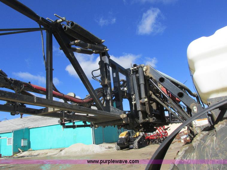 image for item L7043 2005 SpraCoupe 7650 self-propelled sprayer