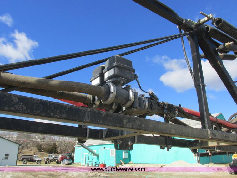 image for item L7043 2005 SpraCoupe 7650 self-propelled sprayer