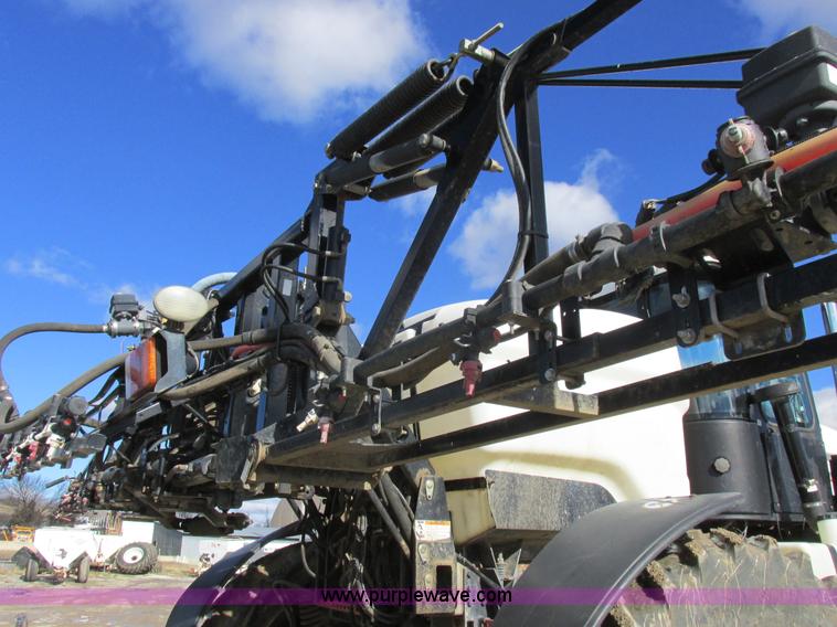 image for item L7043 2005 SpraCoupe 7650 self-propelled sprayer