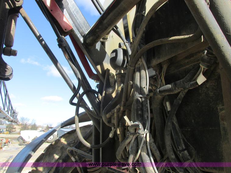 image for item L7043 2005 SpraCoupe 7650 self-propelled sprayer