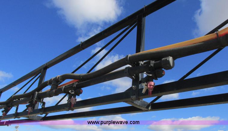 image for item L7043 2005 SpraCoupe 7650 self-propelled sprayer