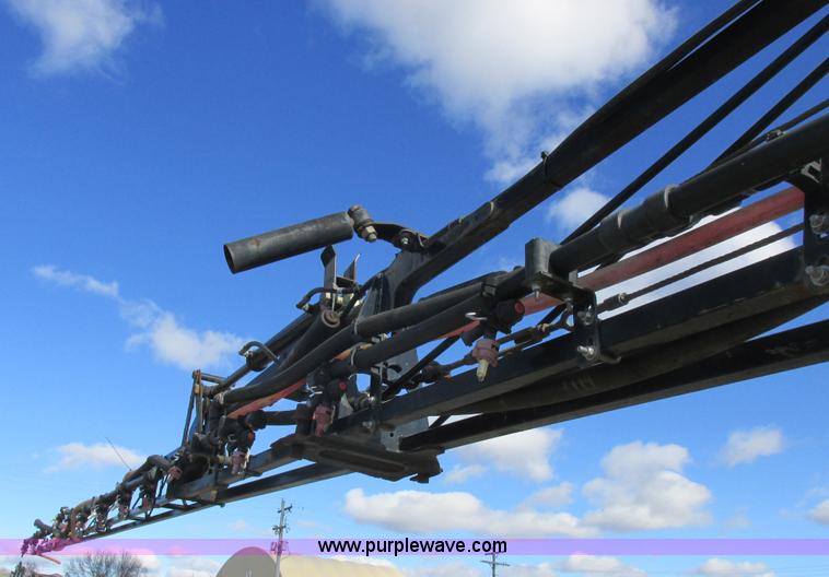 image for item L7043 2005 SpraCoupe 7650 self-propelled sprayer