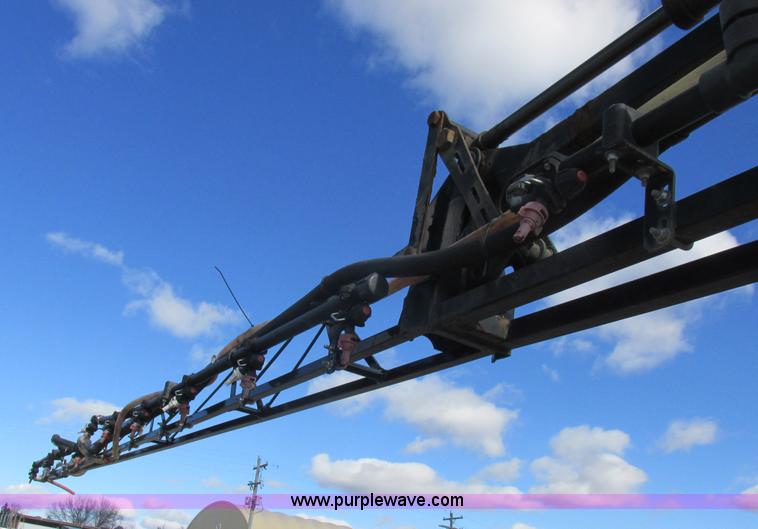 image for item L7043 2005 SpraCoupe 7650 self-propelled sprayer