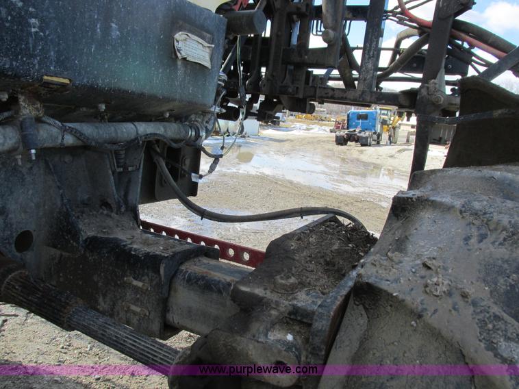 image for item L7043 2005 SpraCoupe 7650 self-propelled sprayer