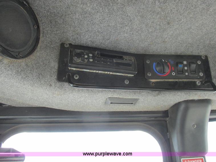 image for item L7043 2005 SpraCoupe 7650 self-propelled sprayer