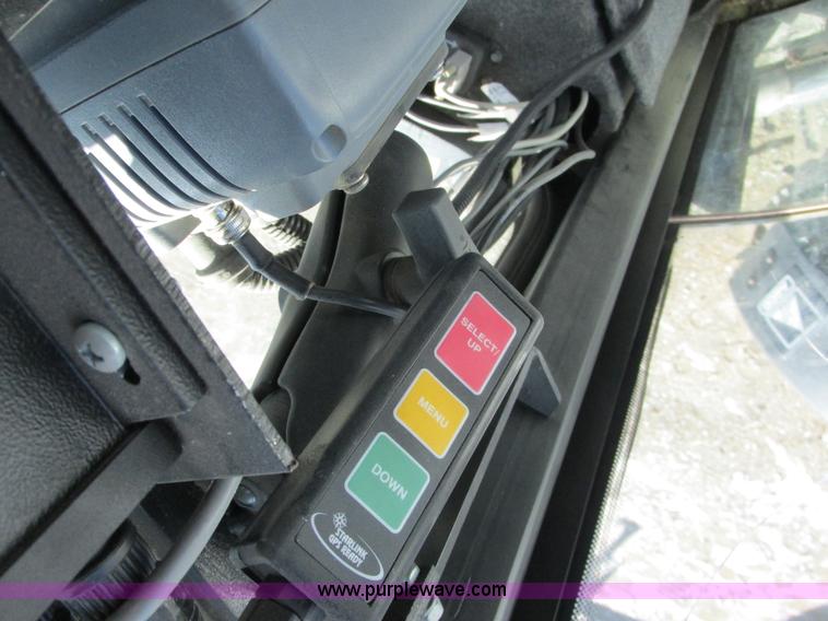 image for item L7043 2005 SpraCoupe 7650 self-propelled sprayer