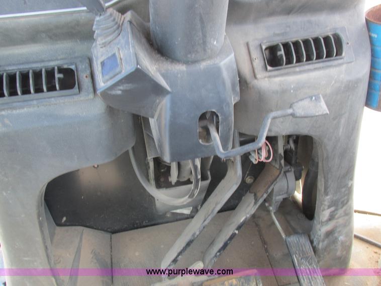 image for item L7043 2005 SpraCoupe 7650 self-propelled sprayer