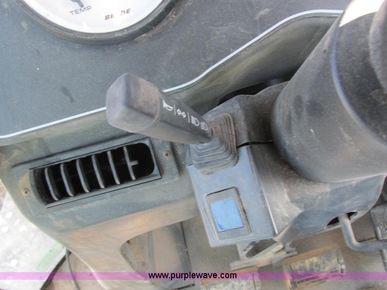 image for item L7043 2005 SpraCoupe 7650 self-propelled sprayer