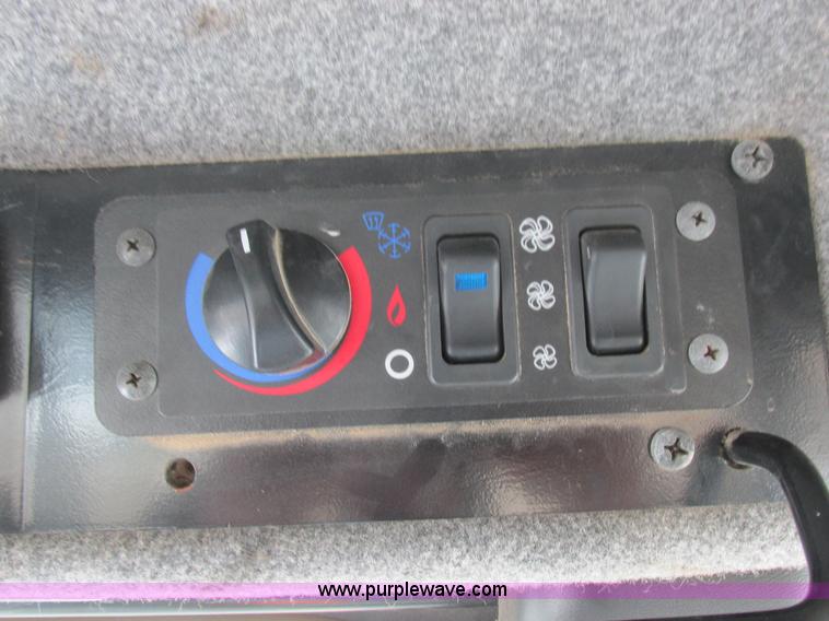 image for item L7043 2005 SpraCoupe 7650 self-propelled sprayer