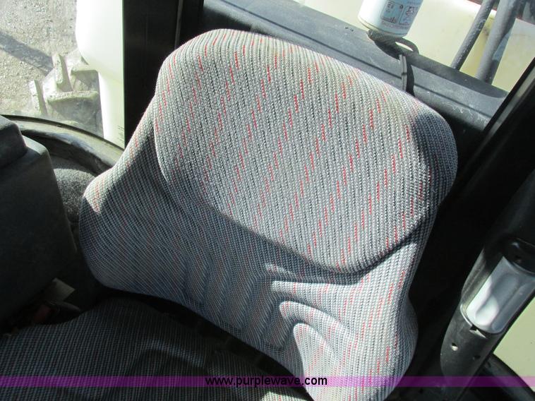 image for item L7043 2005 SpraCoupe 7650 self-propelled sprayer