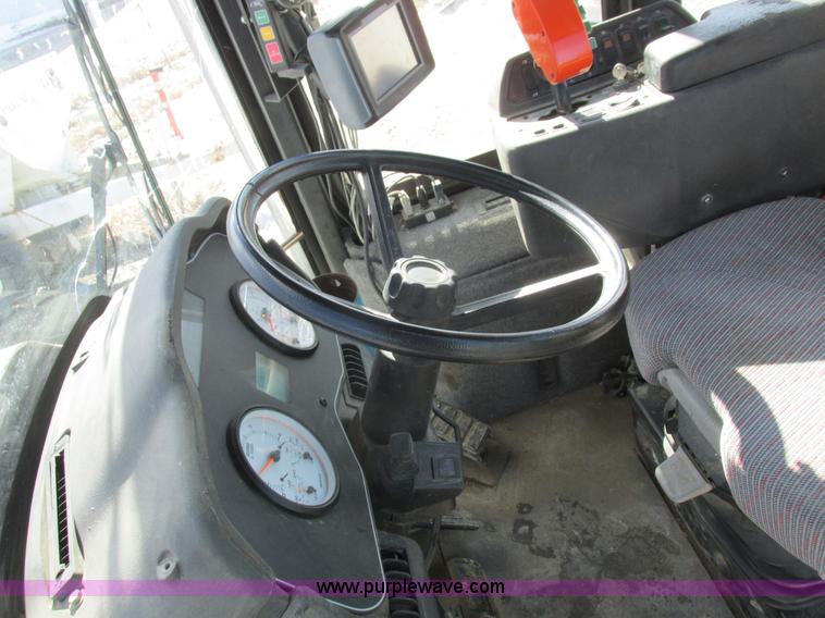 image for item L7043 2005 SpraCoupe 7650 self-propelled sprayer