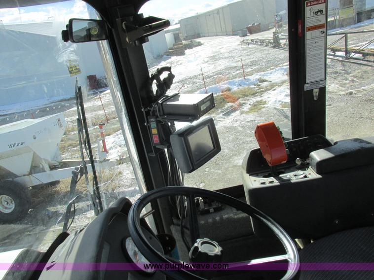 image for item L7043 2005 SpraCoupe 7650 self-propelled sprayer