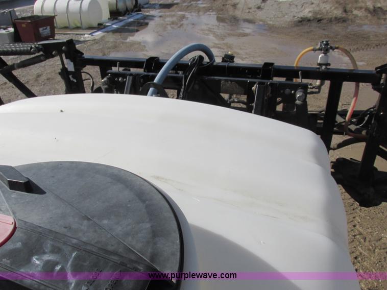 image for item L7043 2005 SpraCoupe 7650 self-propelled sprayer