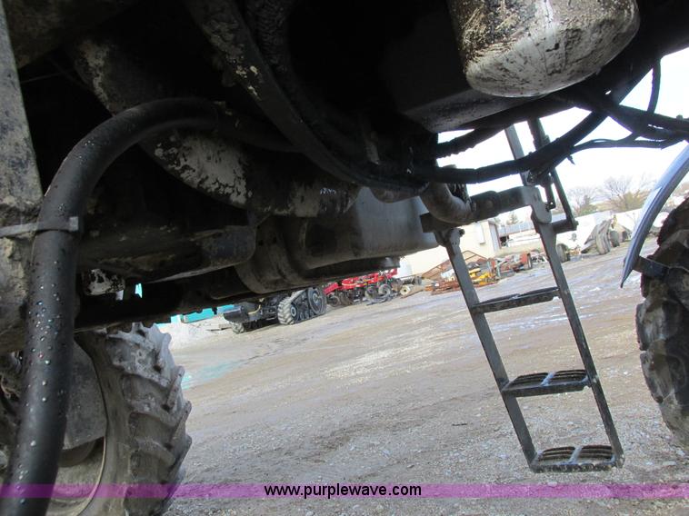 image for item L7043 2005 SpraCoupe 7650 self-propelled sprayer