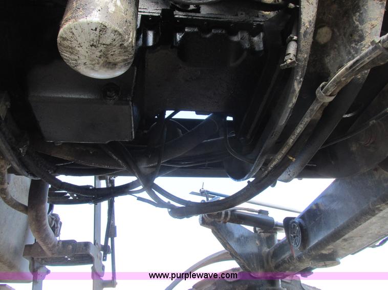 image for item L7043 2005 SpraCoupe 7650 self-propelled sprayer