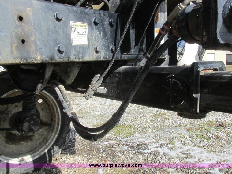 image for item L7043 2005 SpraCoupe 7650 self-propelled sprayer