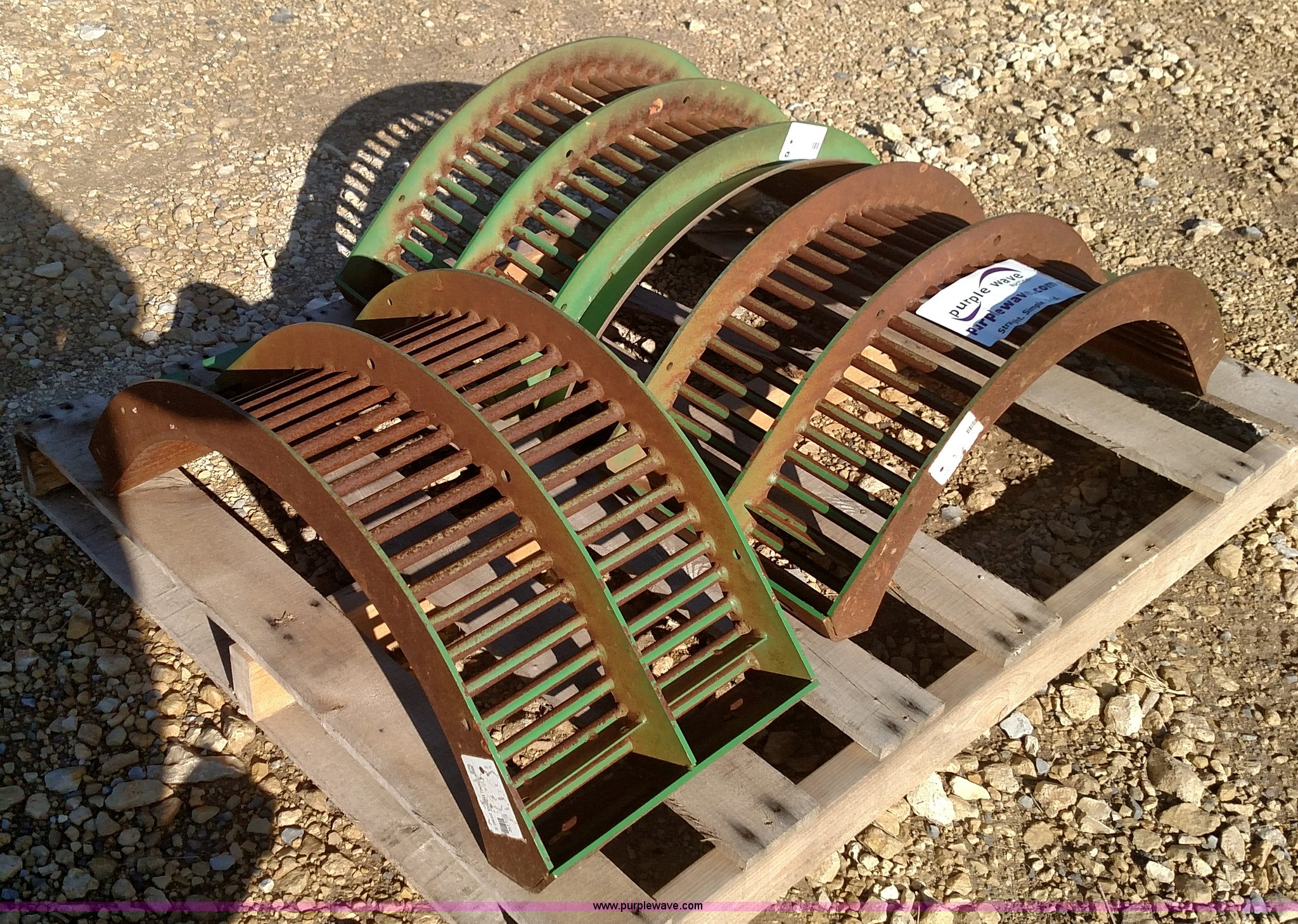 John Deere round bar concaves in Abilene, KS Item L6098 sold Purple