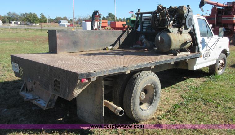 image for item BB9140 1989 Ford F350 flatbed pickup truck