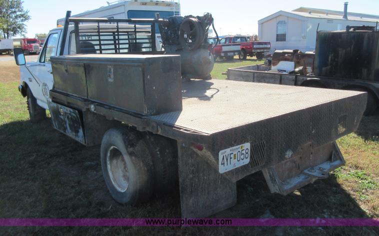 image for item BB9140 1989 Ford F350 flatbed pickup truck
