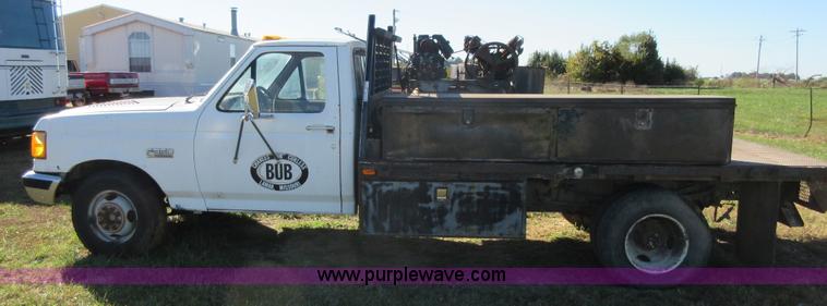 image for item BB9140 1989 Ford F350 flatbed pickup truck
