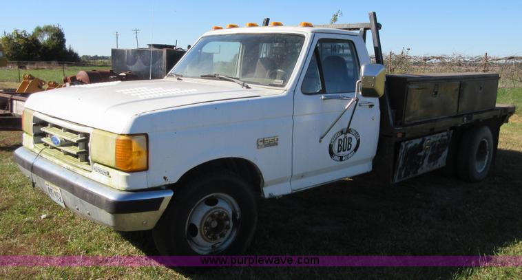 image for item BB9140 1989 Ford F350 flatbed pickup truck