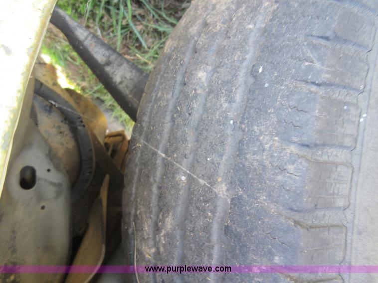 image for item BB9140 1989 Ford F350 flatbed pickup truck