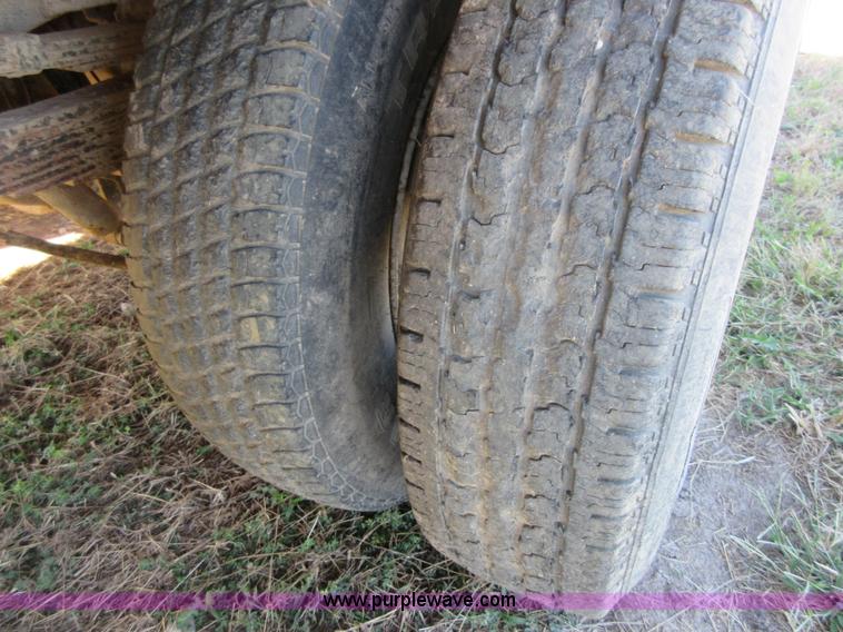 image for item BB9140 1989 Ford F350 flatbed pickup truck